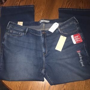 LEVI’S 590 fuller waist bootcut 24w short